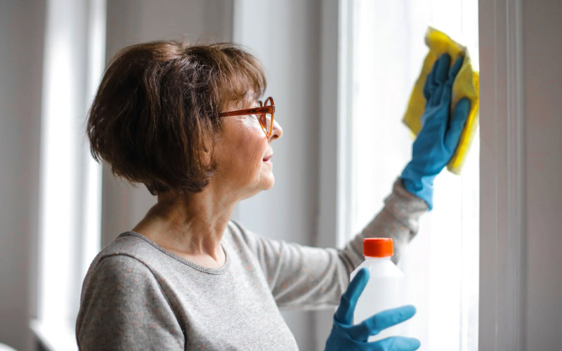 The Best Cleaning Method for Spotless Glass Windows and Surfaces