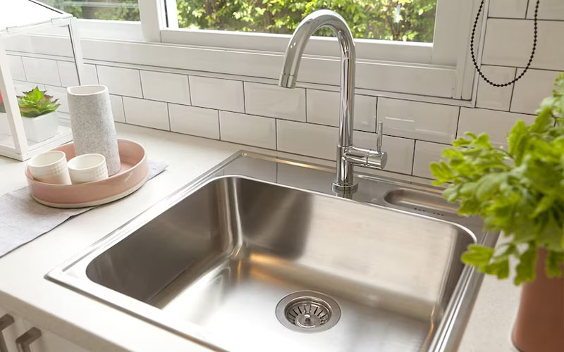 this-one-hack-can-clean-your-stainless-steel-sink-like-no-other