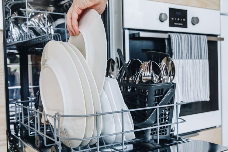 8 Mindless Dishwasher Mistakes You Need to Stop Making DailyThings.me