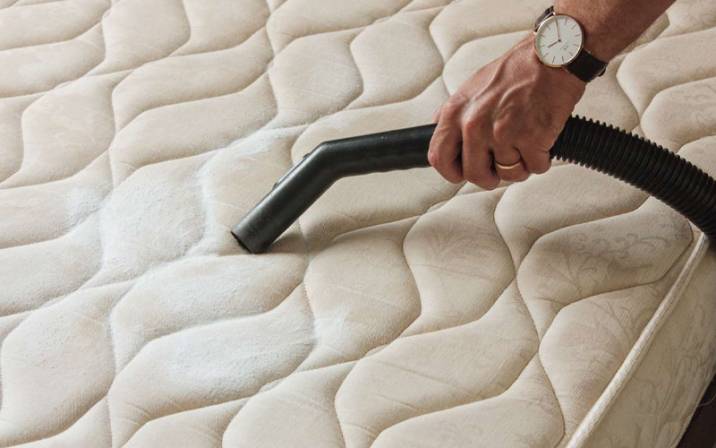 Spread Baking Soda on Your Mattress and Watch What Happens
